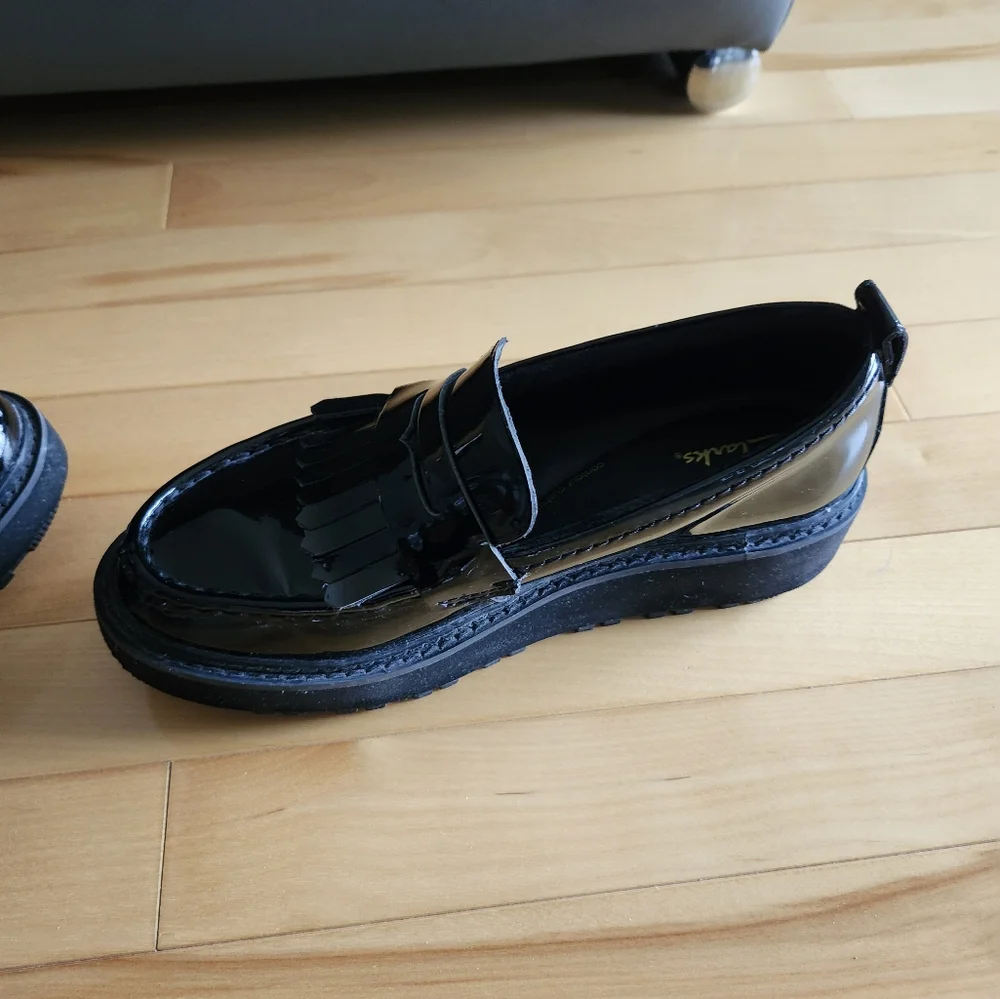 Clarks Black Platform Loafers with Fringe - Picture 4 of 9
